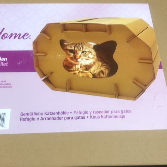 New in box Cat Love Cozy Scratcher Den - Picture 4 of 4